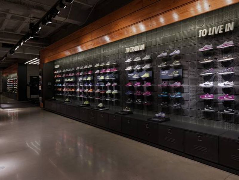 Nike Chicago Grand Re Opening 04
