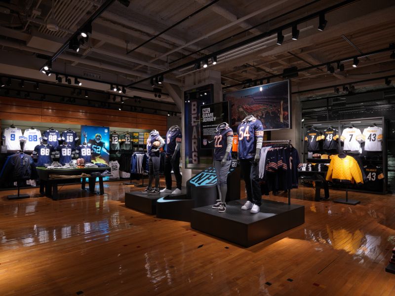 Nike Chicago Grand Re Opening 08