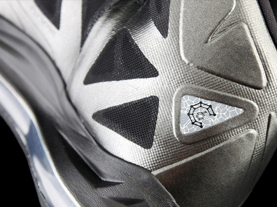 Nike LeBron X "Carbon"