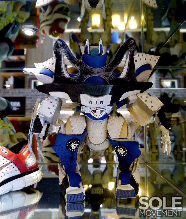 Transshoeformer Sneaker Sculpture 02