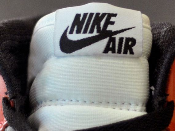 Air Jordan 1 "Black Toe"