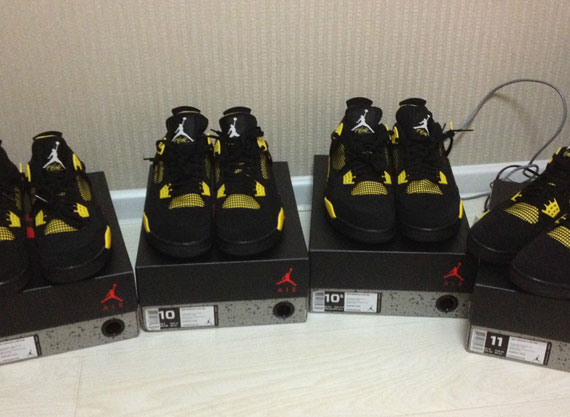 Air Jordan Iv Thunder Avilable Early On Ebay