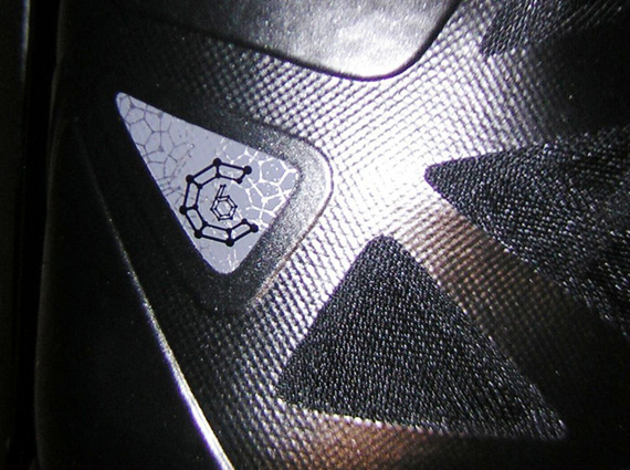 “Carbon” Nike LeBron X