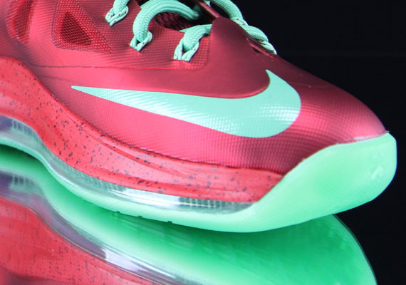 "Christmas" Nike LeBron X - New Images