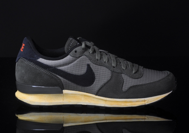 Nike Air Solstice Medium Olive Black Cargo Khaki Sail 1