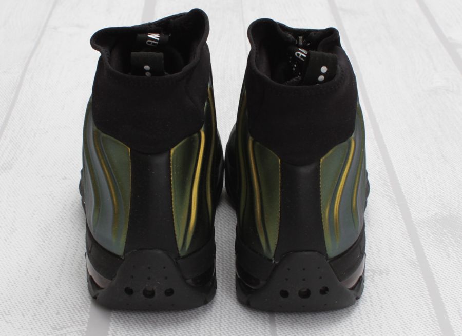 Nike I 95 Posite Max Metallic Gold 01