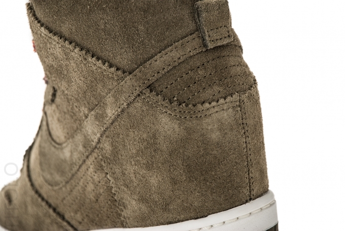 Nike Wmns Dunk Sky High 4