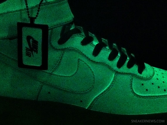 Nike Air Force 1 iD "Glow in the Dark"
