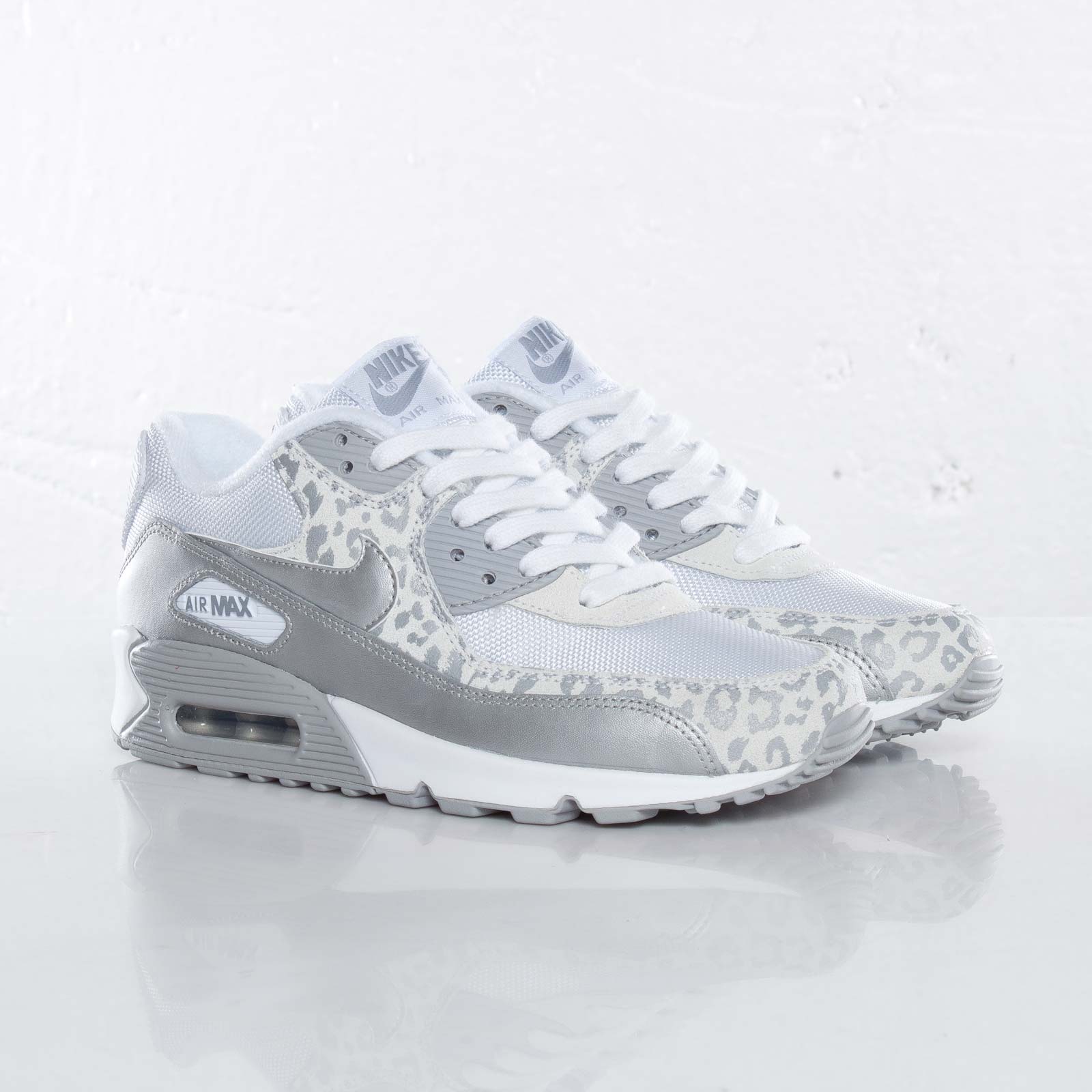 Nike Wmns Air Max 90 White Metallic Silver Wolf Grey 2