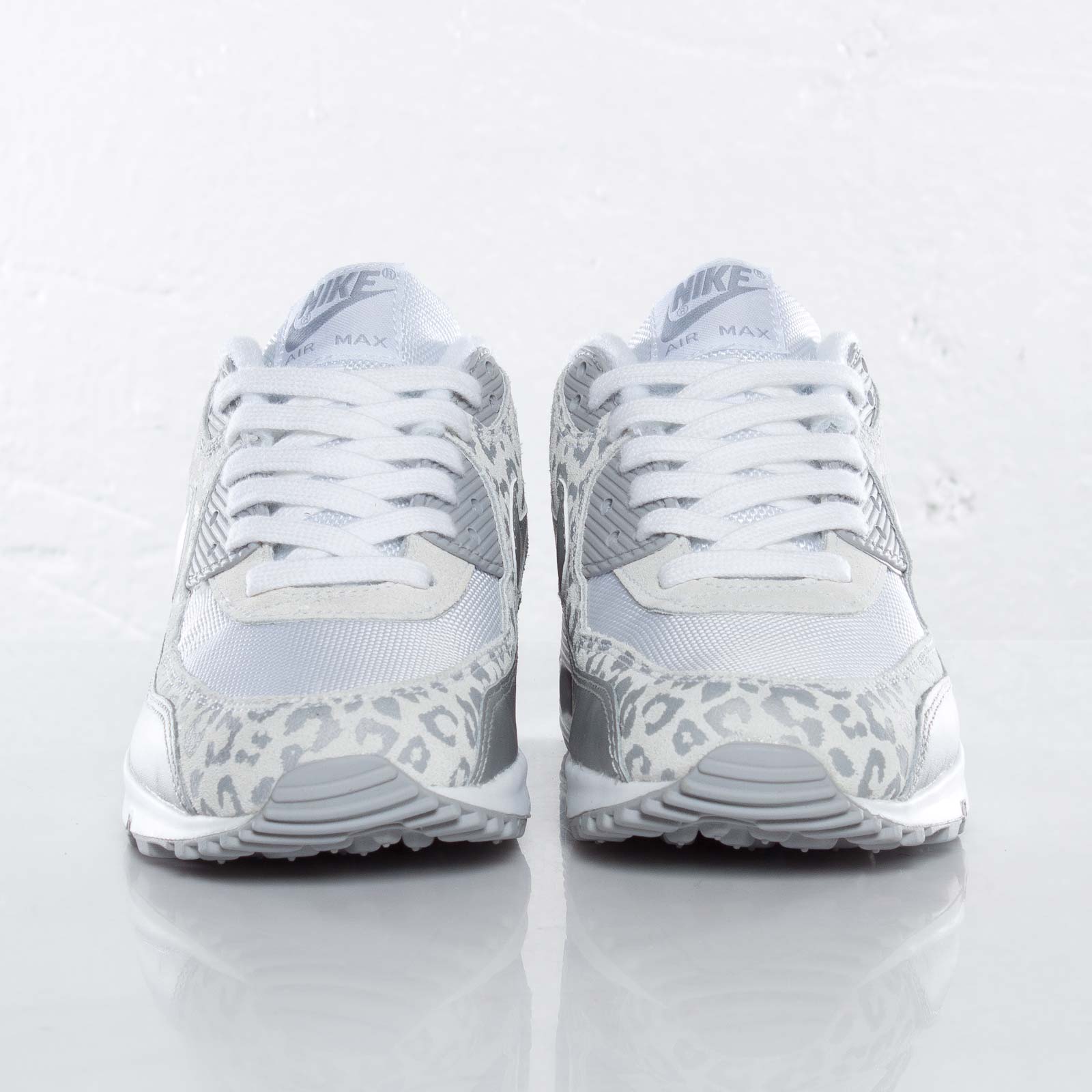 Nike Wmns Air Max 90 White Metallic Silver Wolf Grey 3
