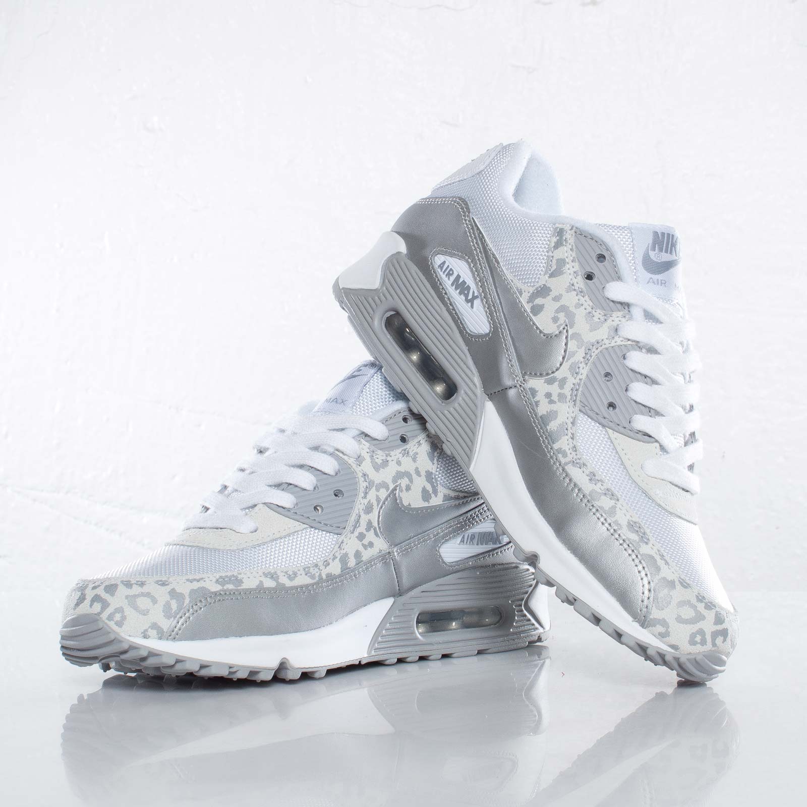 Nike Wmns Air Max 90 White Metallic Silver Wolf Grey 5