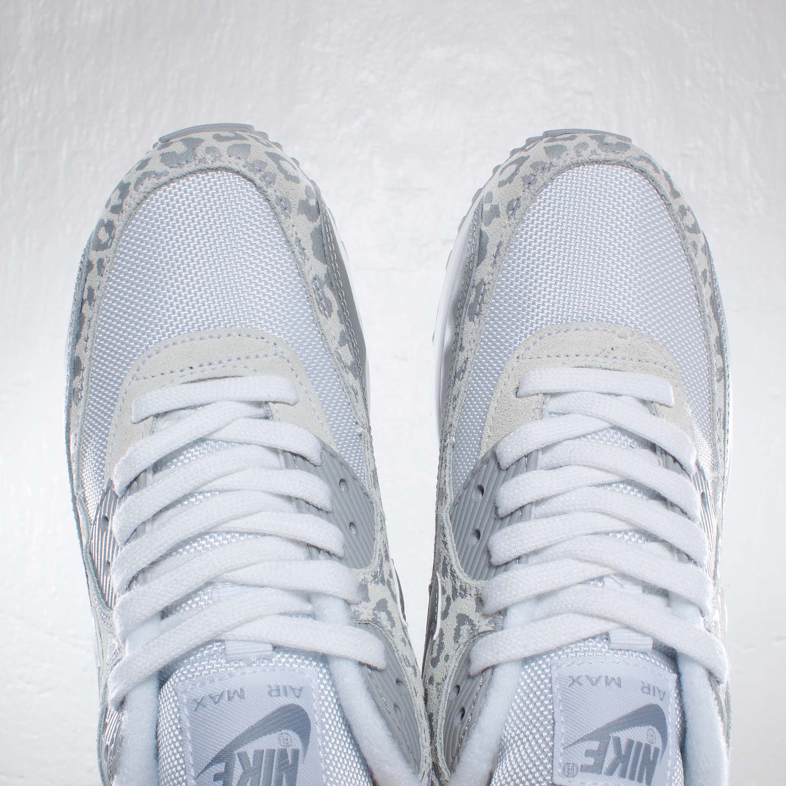 Nike Wmns Air Max 90 White Metallic Silver Wolf Grey 9