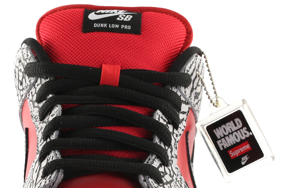 19 Supreme Dunk Detail 01