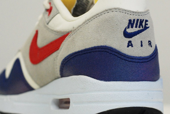 Nike Wmns Air Max 1 Og Sail Hyper Red 2