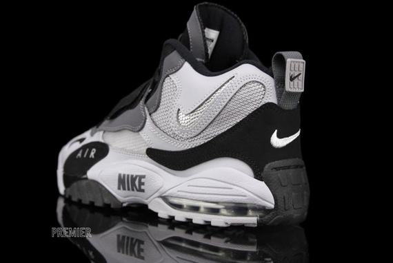 Raiders Nike Speed Turf Max 3