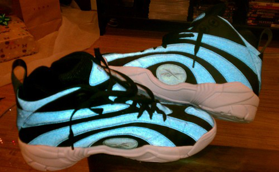 Reebok Shaqnosis “3M” Sample