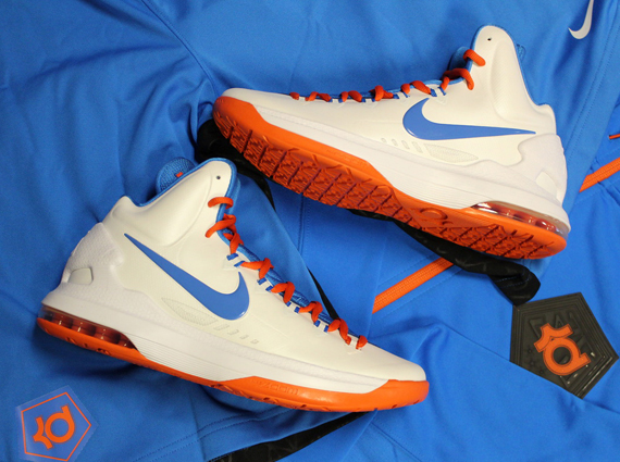 Kd V Home White Blue Org 1