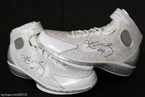 Kobe Bryant Autograph Set 22