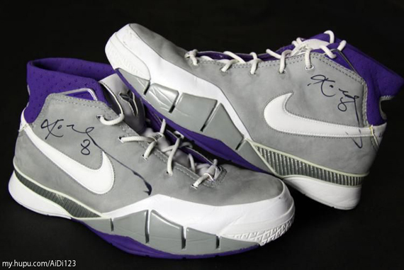 Kobe Bryant Autograph Set 23