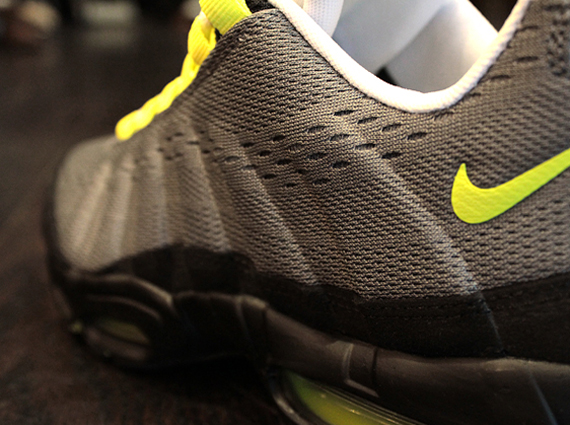 Nike Air Max 95 Em Neon Available
