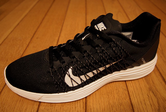 Nike Lunaracer 3 Black White 2