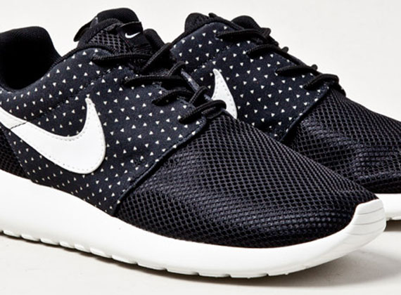 Nike Wmns Roshe Run Night Snow