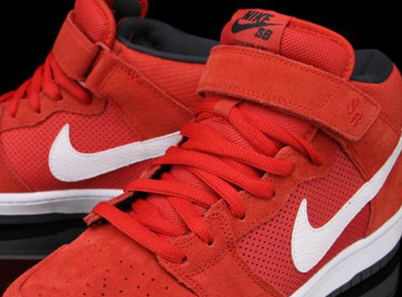 Nike SB Dunk Mid Pro "Hyper Red" - Available