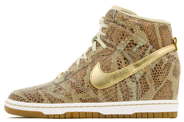 Nike Wmns Dunk Sky High Qs Golden Python 1