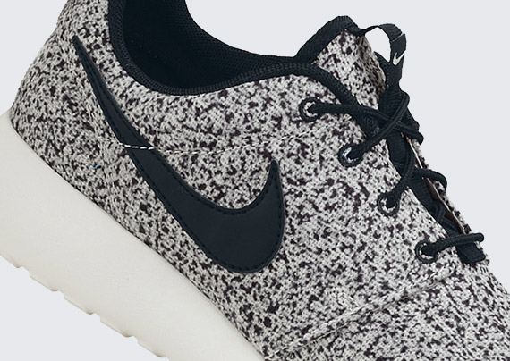 Nike WMNS Roshe Run – Black – Sail – Speckle