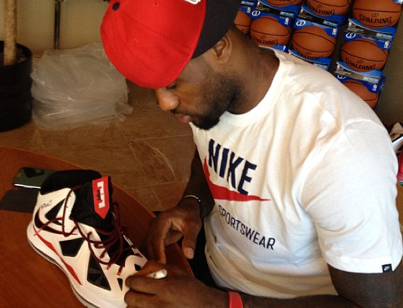 Lebron James Customizes Lebron X Newtown