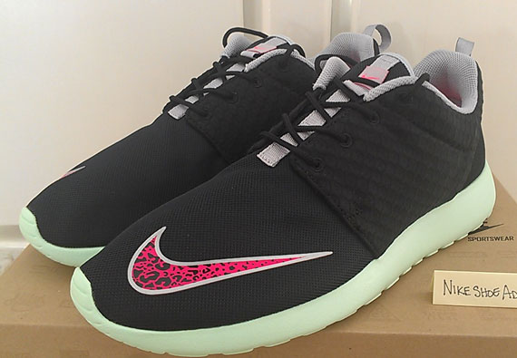 Nike Rosherun Fb Black Pink Flash Crystal Mint Chrome 3