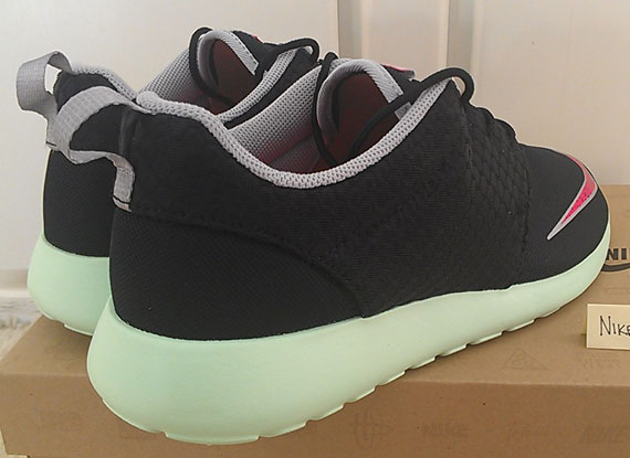 Nike Rosherun Fb Black Pink Flash Crystal Mint Chrome 4