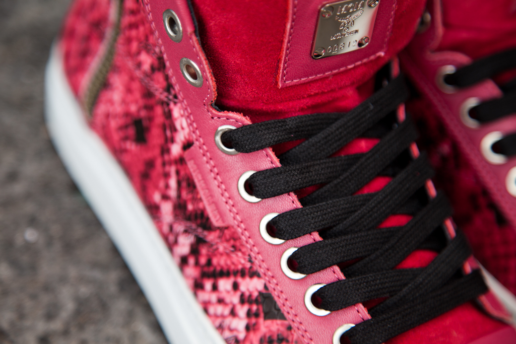 Mcm Urban Nomad Iii Red Python 071