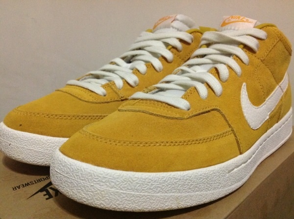 Nike Challenge Court Mid Vntg Uk Ltd 8