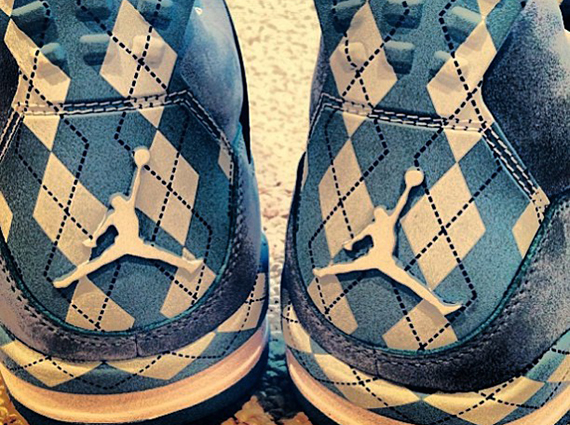 Air Jordan IV "UNC" - Close-Ups