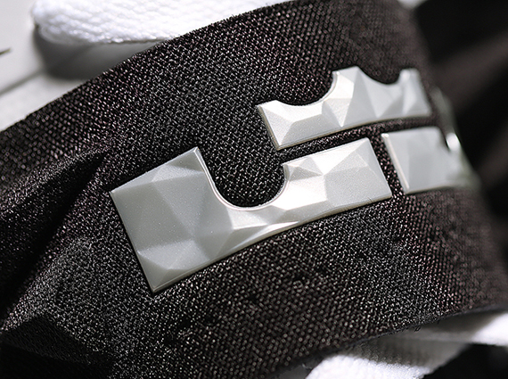 Nike Zoom Soldier Vii White Black 1