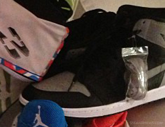 Air Jordan 1 Retro High OG "Shadow"