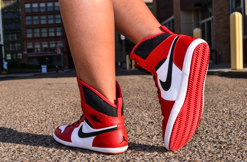 Air Jordan 1 Skinny High Gs Chicago 02
