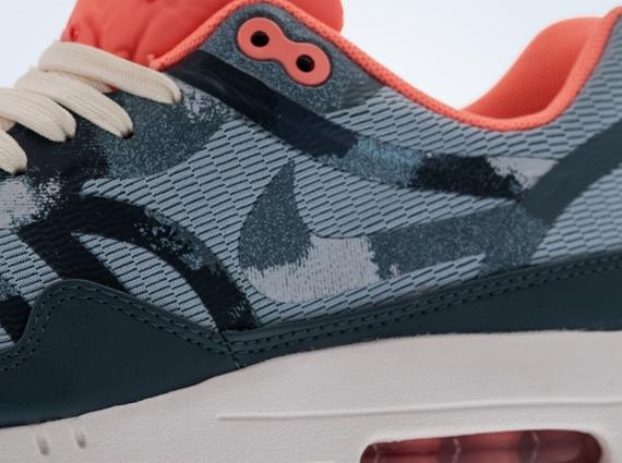 Nike Air Max 1 Tape