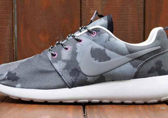 Nike WMNS Roshe Run Print - Black - Cool Grey - Club Pink