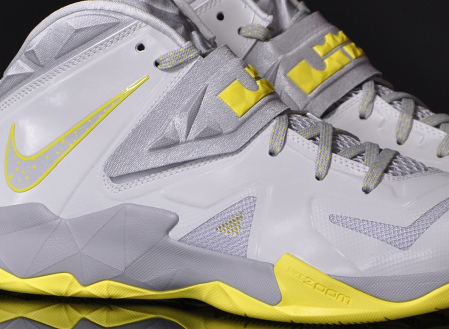 Nike Zoom Soldier VII - Pure Platinum - Volt