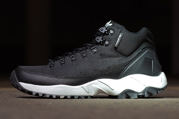 Adidas Torsion Trail Mid Black 1
