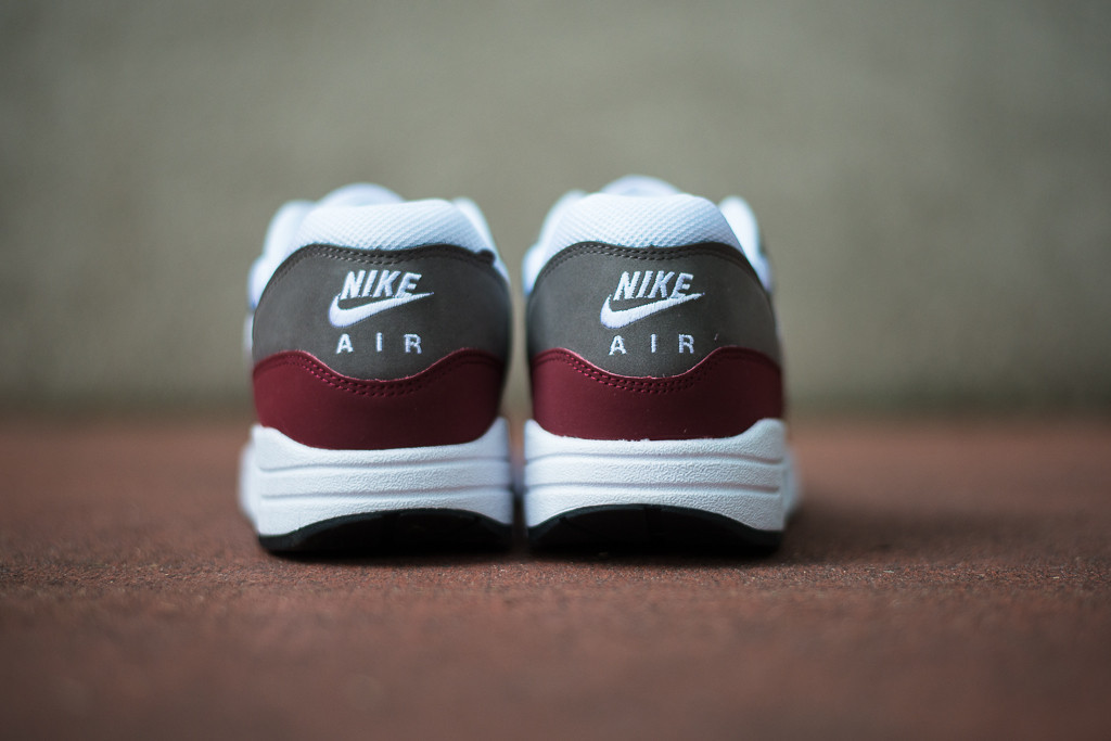 Nike Air Max 1 Essential Burgundy White 04