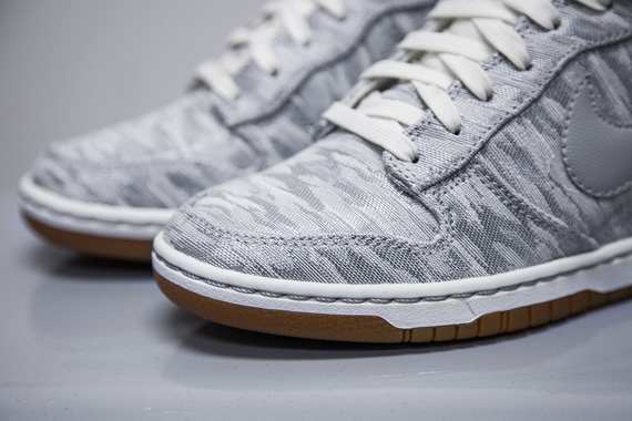 Nike Wmns Dunk Hi Satin 04