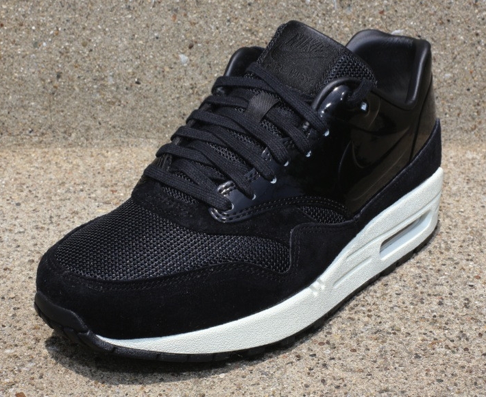 Wmns Nike Air Max 1 Vt Qs Black Sail 01