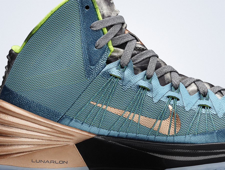 Kyrie Irving Hyperdunk 2013 1