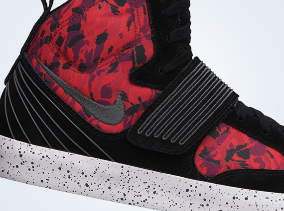 Nike NSW Sky Stepper - Black - Hyper Red - Dark Grey