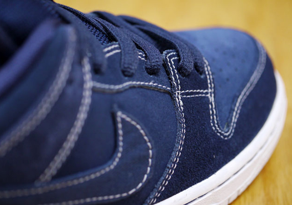 Nike SB Dunk Low "Midnight Navy"