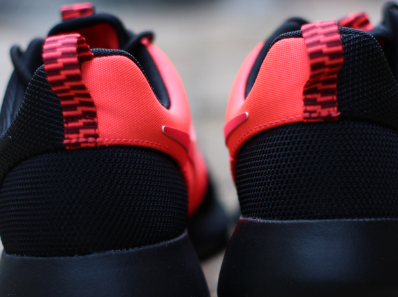 Roshe Run Split Atomic Red