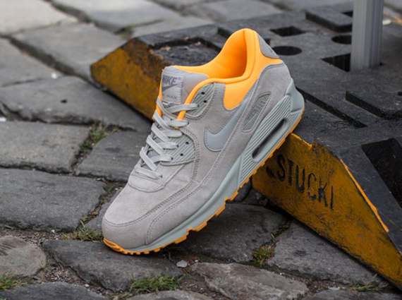 Nike Air Max 90 - Pale Grey - Laser Orange